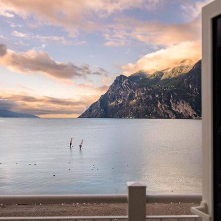 Hotel Baia Azzurra - Lake Front Torbole Sul Garda Luaran gambar