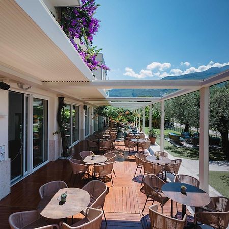Hotel Baia Azzurra - Lake Front Torbole Sul Garda Luaran gambar