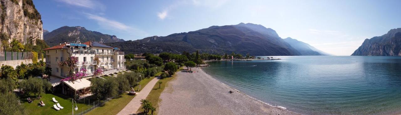 Hotel Baia Azzurra - Lake Front Torbole Sul Garda Luaran gambar