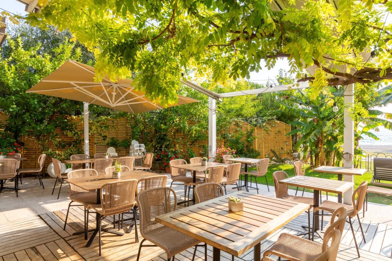 Hotel Baia Azzurra - Lake Front Torbole Sul Garda Luaran gambar