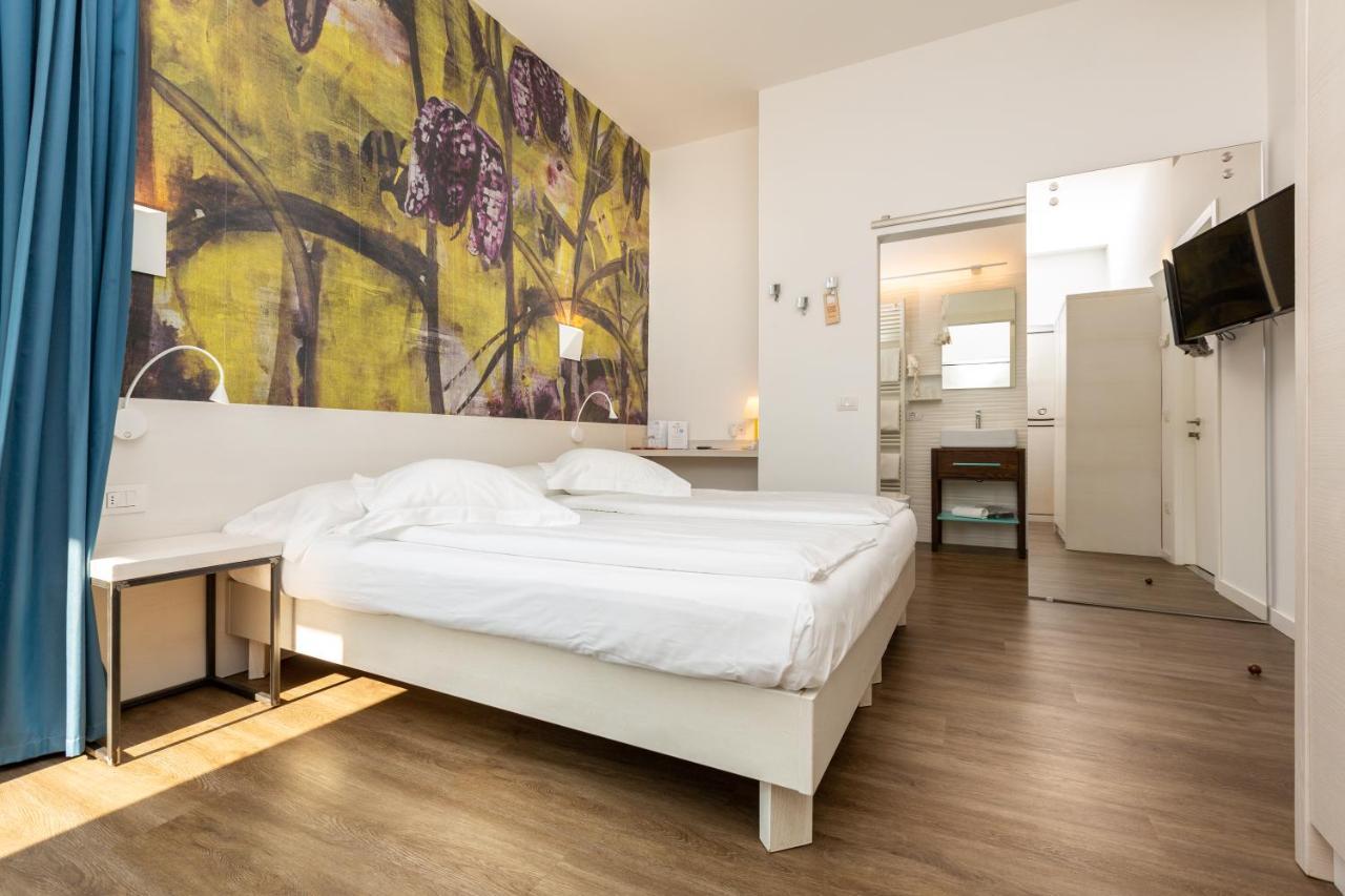 Hotel Baia Azzurra - Lake Front Torbole Sul Garda Luaran gambar