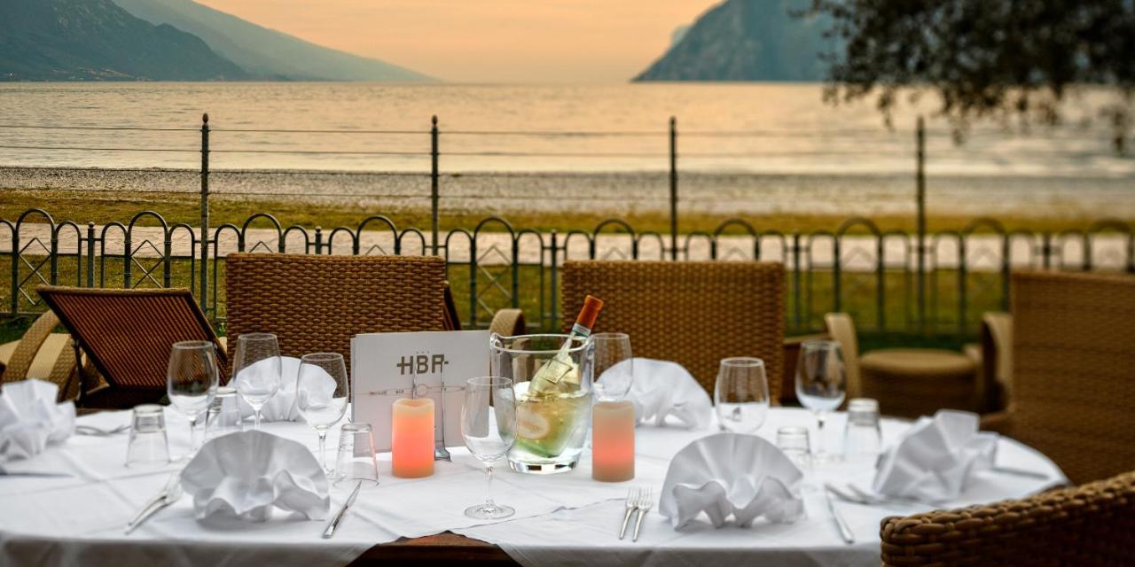 Hotel Baia Azzurra - Lake Front Torbole Sul Garda Luaran gambar