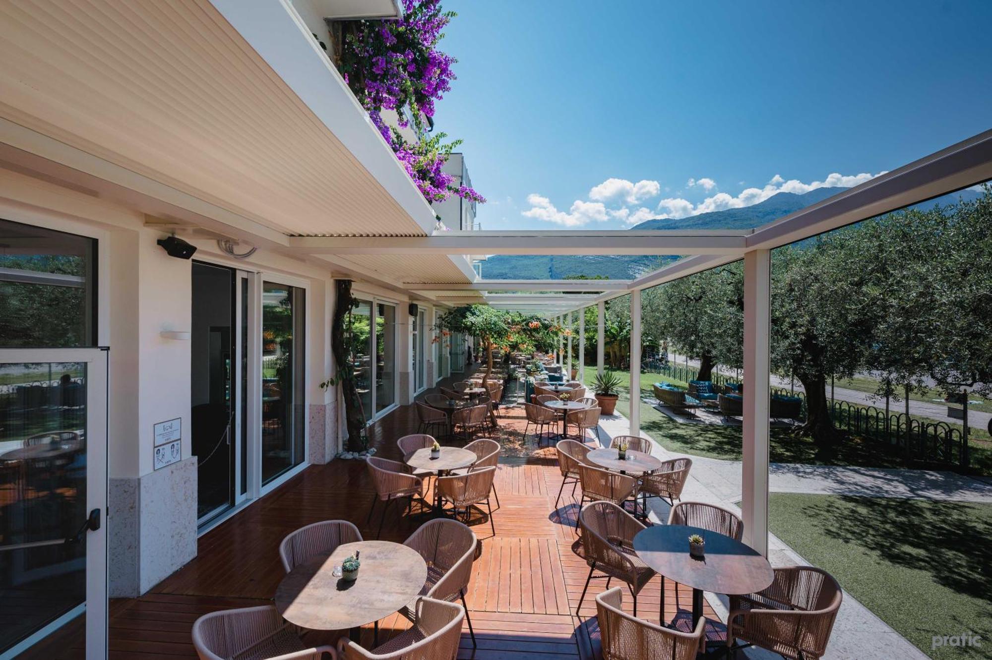 Hotel Baia Azzurra - Lake Front Torbole Sul Garda Luaran gambar