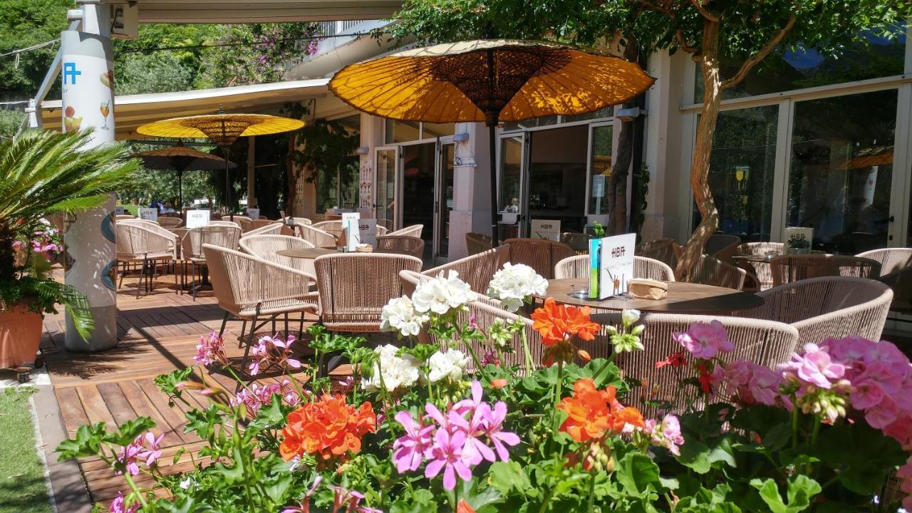 Hotel Baia Azzurra - Lake Front Torbole Sul Garda Luaran gambar