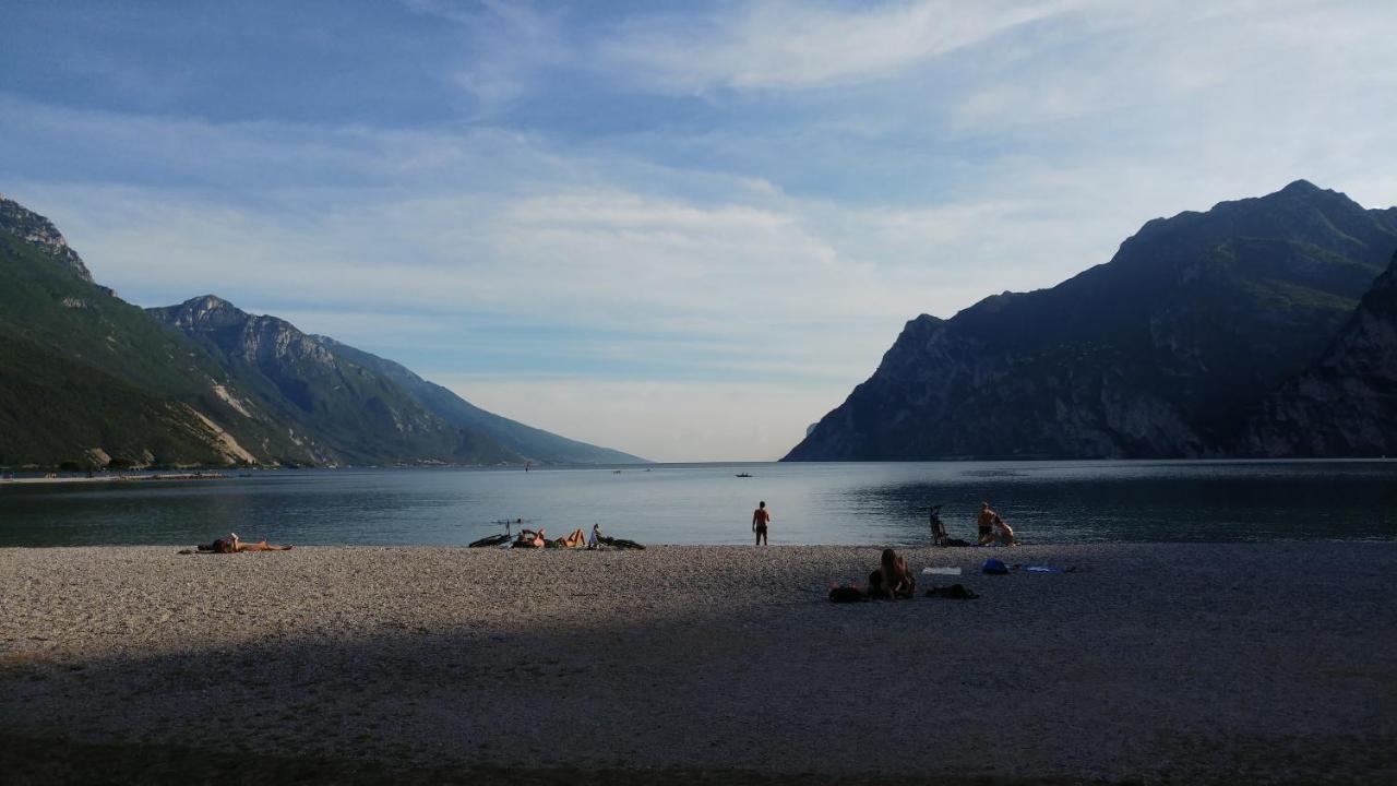 Hotel Baia Azzurra - Lake Front Torbole Sul Garda Luaran gambar